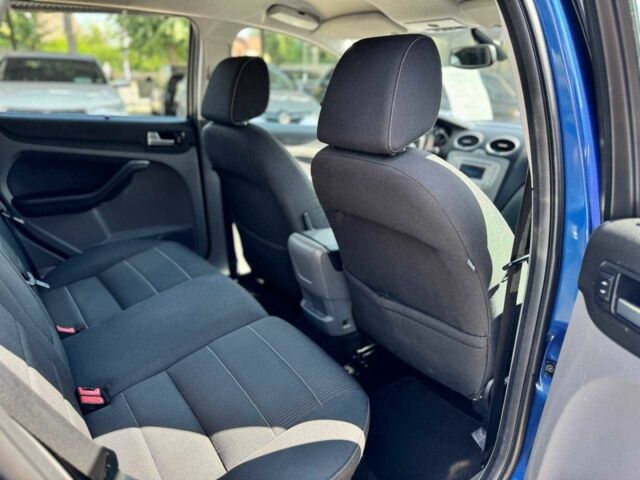 Синий Форд Фокус, объемом двигателя 1.6 л и пробегом 187 тыс. км за 6400 $, фото 13 на Automoto.ua