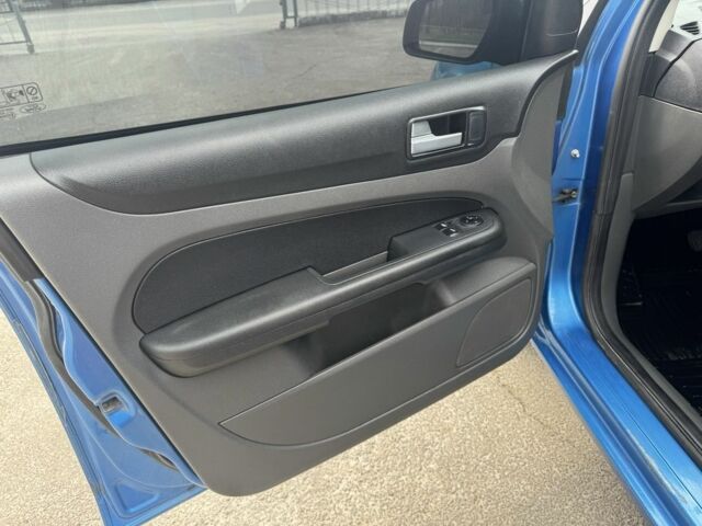 Синий Форд Фокус, объемом двигателя 1.6 л и пробегом 240 тыс. км за 4900 $, фото 11 на Automoto.ua