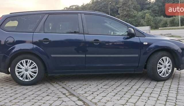 Синій Форд Фокус, об'ємом двигуна 1.6 л та пробігом 300 тис. км за 3999 $, фото 3 на Automoto.ua