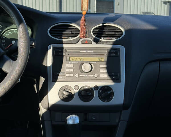 Синій Форд Фокус, об'ємом двигуна 1.4 л та пробігом 200 тис. км за 4800 $, фото 23 на Automoto.ua