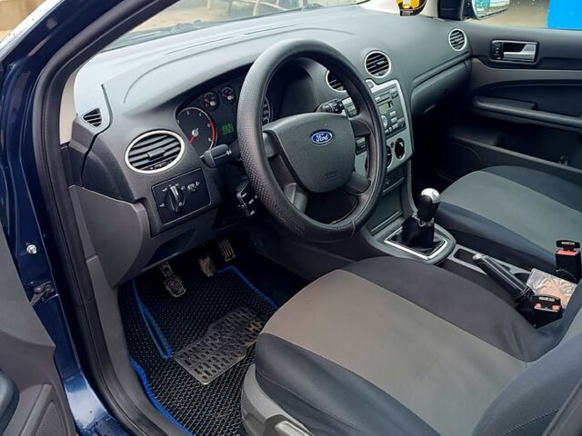 Синій Форд Фокус, об'ємом двигуна 1.6 л та пробігом 292 тис. км за 5000 $, фото 11 на Automoto.ua