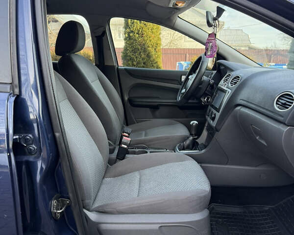 Синий Форд Фокус, объемом двигателя 1.6 л и пробегом 275 тыс. км за 4250 $, фото 24 на Automoto.ua