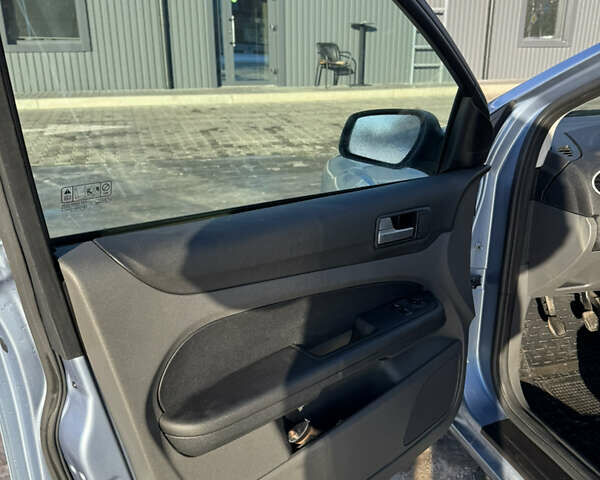 Синій Форд Фокус, об'ємом двигуна 1.4 л та пробігом 200 тис. км за 4800 $, фото 11 на Automoto.ua