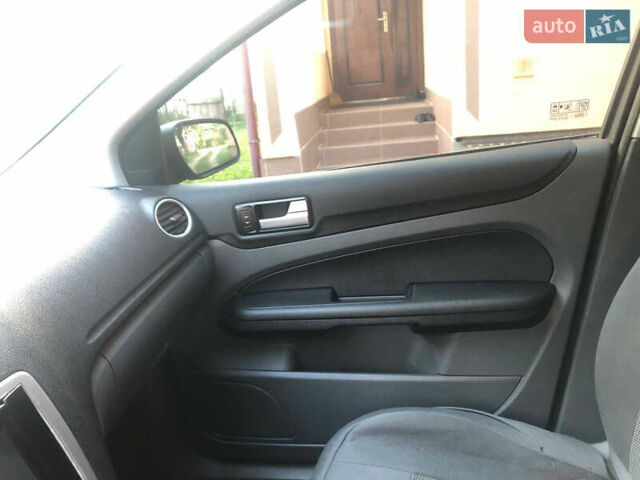 Синий Форд Фокус, объемом двигателя 1.56 л и пробегом 252 тыс. км за 4300 $, фото 11 на Automoto.ua