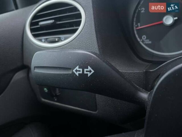 Синий Форд Фокус, объемом двигателя 1.6 л и пробегом 195 тыс. км за 5790 $, фото 17 на Automoto.ua