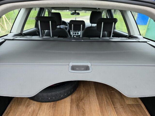 Синий Форд Фокус, объемом двигателя 2 л и пробегом 290 тыс. км за 4500 $, фото 6 на Automoto.ua