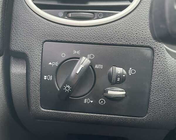 Синий Форд Фокус, объемом двигателя 1.6 л и пробегом 299 тыс. км за 4300 $, фото 13 на Automoto.ua