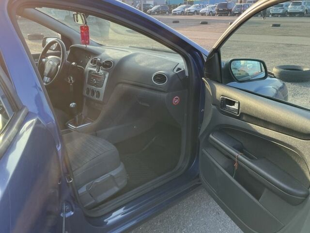 Синий Форд Фокус, объемом двигателя 1.8 л и пробегом 226 тыс. км за 3200 $, фото 4 на Automoto.ua