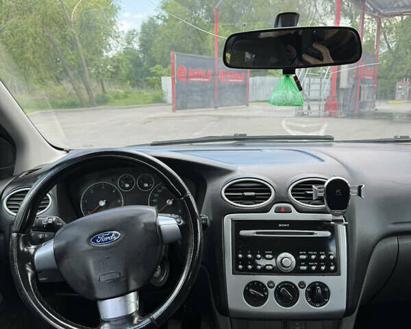 Синий Форд Фокус, объемом двигателя 1.6 л и пробегом 241 тыс. км за 4500 $, фото 4 на Automoto.ua