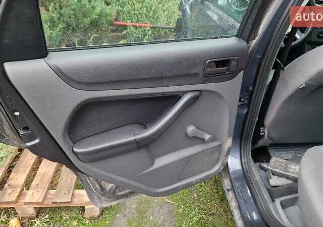 Синий Форд Фокус, объемом двигателя 1.6 л и пробегом 230 тыс. км за 1000 $, фото 13 на Automoto.ua