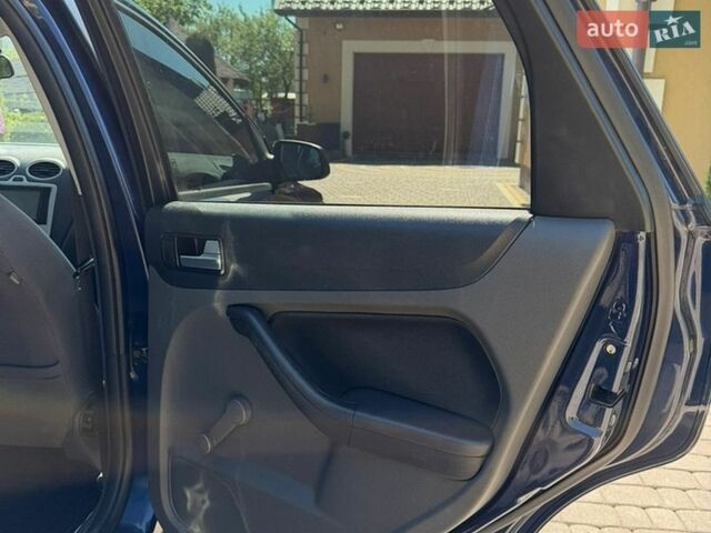 Синий Форд Фокус, объемом двигателя 1.6 л и пробегом 275 тыс. км за 3650 $, фото 24 на Automoto.ua