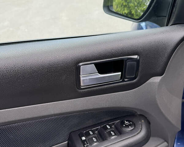 Синий Форд Фокус, объемом двигателя 1.6 л и пробегом 241 тыс. км за 4500 $, фото 6 на Automoto.ua