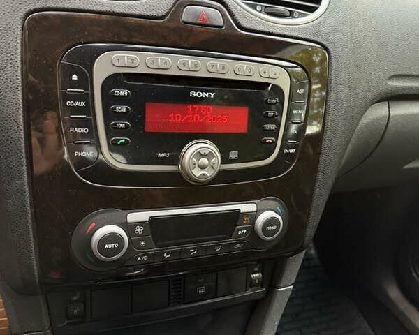 Синій Форд Фокус, об'ємом двигуна 1.6 л та пробігом 225 тис. км за 3999 $, фото 19 на Automoto.ua