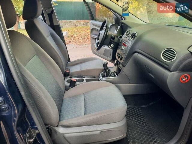 Синий Форд Фокус, объемом двигателя 1.6 л и пробегом 360 тыс. км за 4550 $, фото 64 на Automoto.ua