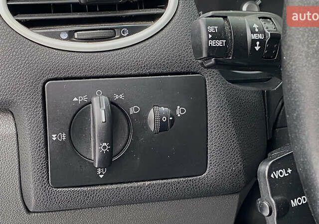 Синий Форд Фокус, объемом двигателя 1.6 л и пробегом 231 тыс. км за 5250 $, фото 35 на Automoto.ua