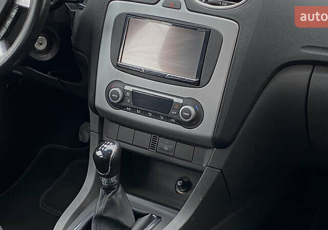 Синий Форд Фокус, объемом двигателя 1.6 л и пробегом 231 тыс. км за 5250 $, фото 56 на Automoto.ua