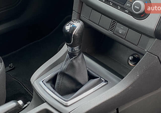 Синий Форд Фокус, объемом двигателя 1.6 л и пробегом 231 тыс. км за 5250 $, фото 55 на Automoto.ua