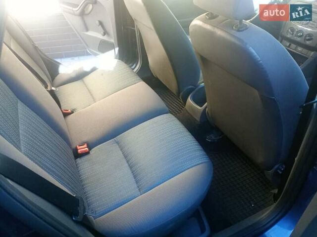 Синий Форд Фокус, объемом двигателя 1.6 л и пробегом 367 тыс. км за 3798 $, фото 18 на Automoto.ua