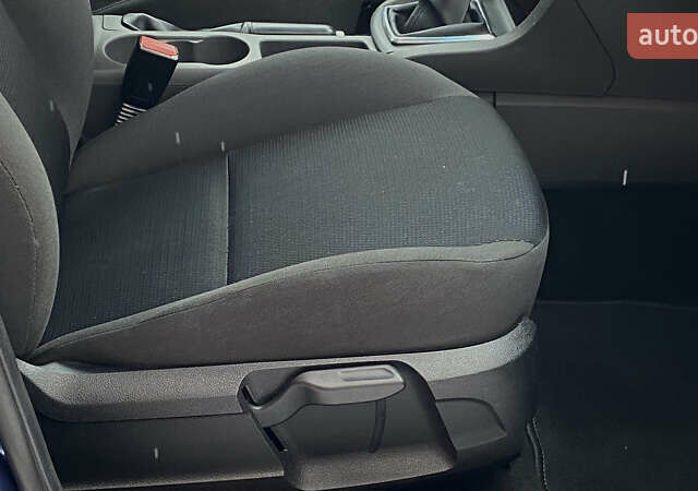 Синий Форд Фокус, объемом двигателя 1.6 л и пробегом 231 тыс. км за 5250 $, фото 51 на Automoto.ua