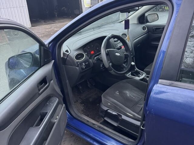 Синий Форд Фокус, объемом двигателя 1.6 л и пробегом 300 тыс. км за 2900 $, фото 4 на Automoto.ua