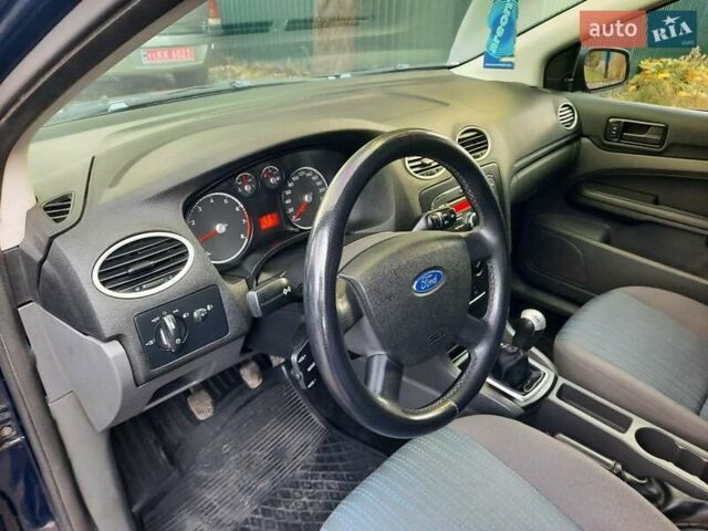 Синий Форд Фокус, объемом двигателя 1.6 л и пробегом 360 тыс. км за 4550 $, фото 11 на Automoto.ua