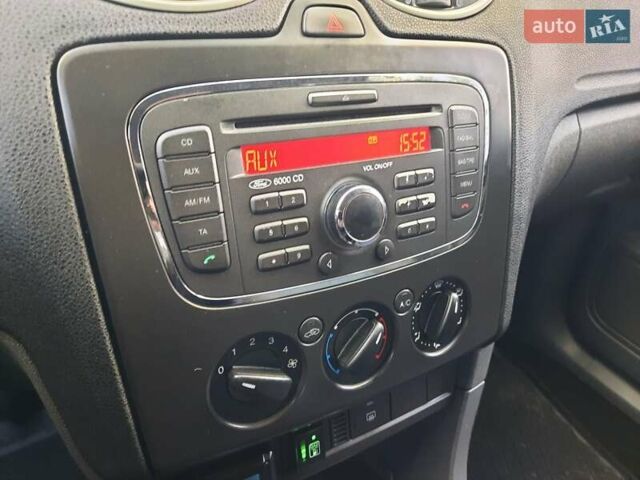 Синий Форд Фокус, объемом двигателя 1.6 л и пробегом 360 тыс. км за 4550 $, фото 15 на Automoto.ua