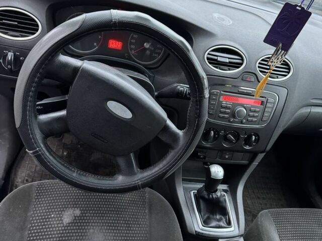 Синий Форд Фокус, объемом двигателя 1.6 л и пробегом 300 тыс. км за 2900 $, фото 5 на Automoto.ua