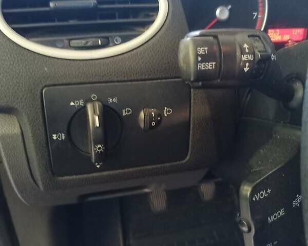 Синій Форд Фокус, об'ємом двигуна 1.6 л та пробігом 202 тис. км за 5400 $, фото 4 на Automoto.ua