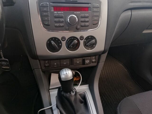 Синий Форд Фокус, объемом двигателя 1.8 л и пробегом 320 тыс. км за 4500 $, фото 7 на Automoto.ua