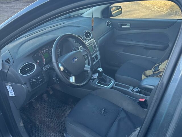 Синий Форд Фокус, объемом двигателя 1.8 л и пробегом 300 тыс. км за 2396 $, фото 2 на Automoto.ua