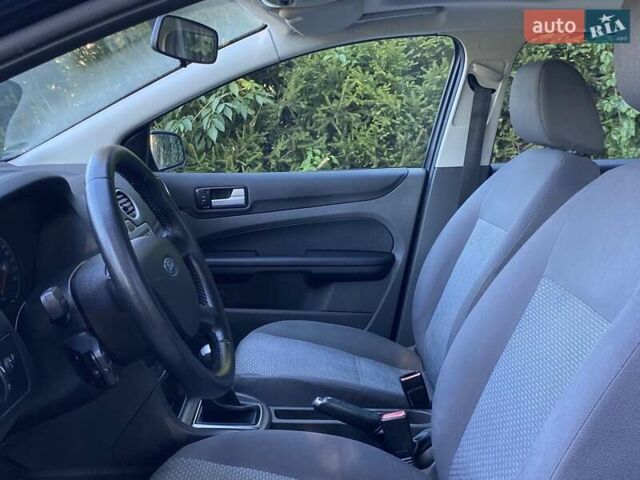 Синий Форд Фокус, объемом двигателя 1.6 л и пробегом 144 тыс. км за 5100 $, фото 2 на Automoto.ua