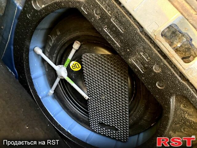 Синий Форд Фокус, объемом двигателя 1.6 л и пробегом 280 тыс. км за 4200 $, фото 5 на Automoto.ua