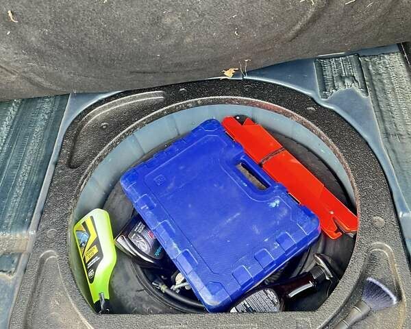 Синий Форд Фокус, объемом двигателя 1.6 л и пробегом 360 тыс. км за 3900 $, фото 9 на Automoto.ua