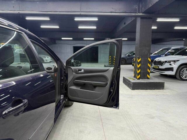 Синий Форд Фокус, объемом двигателя 1.6 л и пробегом 260 тыс. км за 4800 $, фото 9 на Automoto.ua