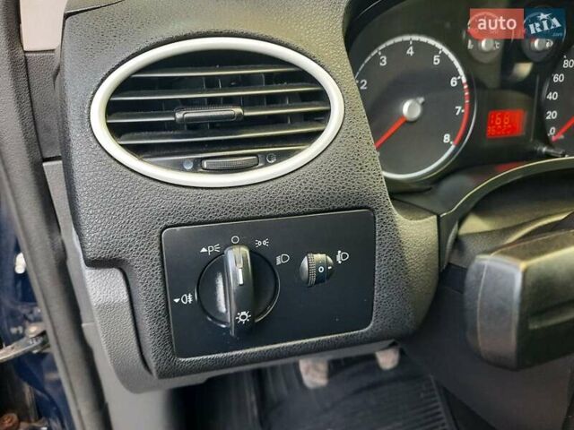 Синий Форд Фокус, объемом двигателя 1.6 л и пробегом 360 тыс. км за 4550 $, фото 60 на Automoto.ua