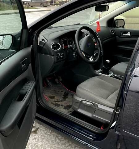 Синий Форд Фокус, объемом двигателя 1.8 л и пробегом 213 тыс. км за 5000 $, фото 10 на Automoto.ua