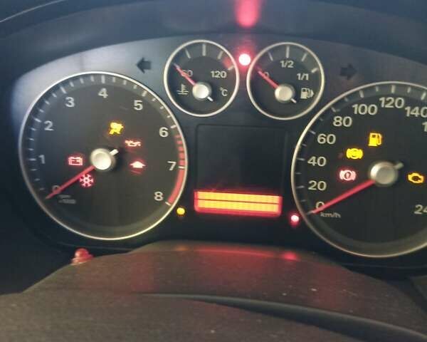 Синій Форд Фокус, об'ємом двигуна 1.6 л та пробігом 202 тис. км за 5400 $, фото 8 на Automoto.ua