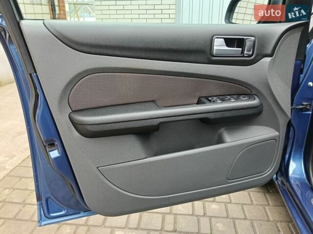 Синий Форд Фокус, объемом двигателя 1.8 л и пробегом 202 тыс. км за 5500 $, фото 46 на Automoto.ua