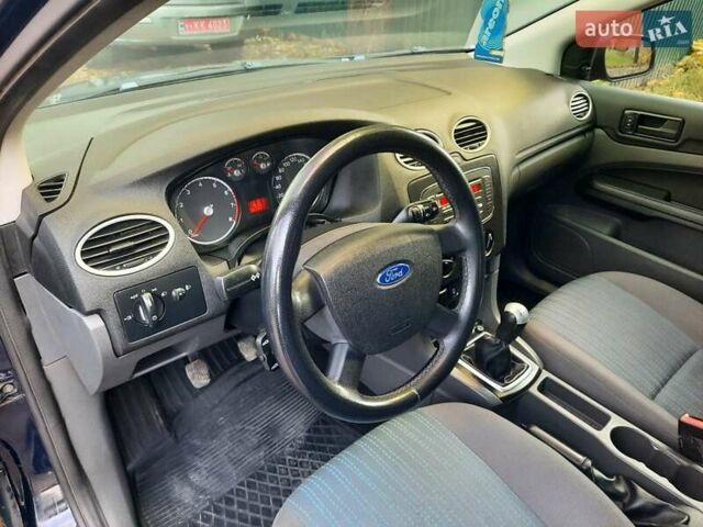 Синий Форд Фокус, объемом двигателя 1.6 л и пробегом 360 тыс. км за 4550 $, фото 56 на Automoto.ua