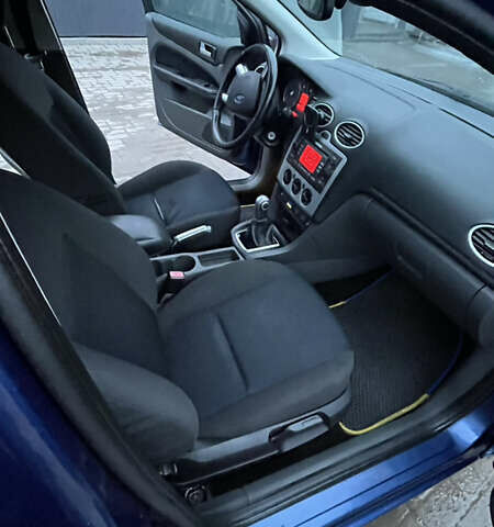 Синий Форд Фокус, объемом двигателя 1.6 л и пробегом 306 тыс. км за 4850 $, фото 2 на Automoto.ua