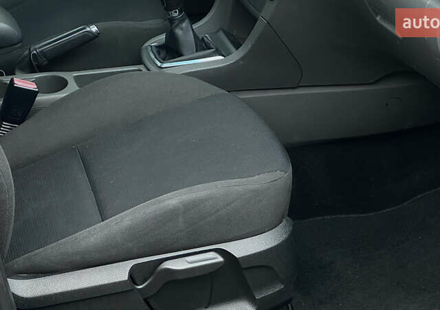 Синий Форд Фокус, объемом двигателя 1.6 л и пробегом 231 тыс. км за 4999 $, фото 72 на Automoto.ua