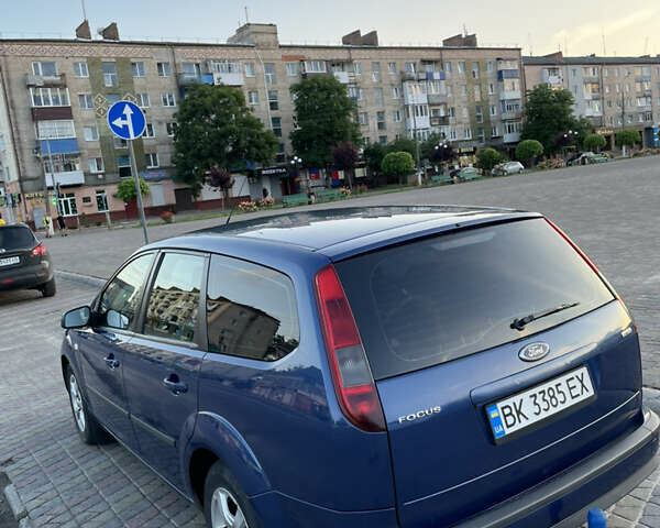 Синий Форд Фокус, объемом двигателя 1.56 л и пробегом 240 тыс. км за 3750 $, фото 4 на Automoto.ua