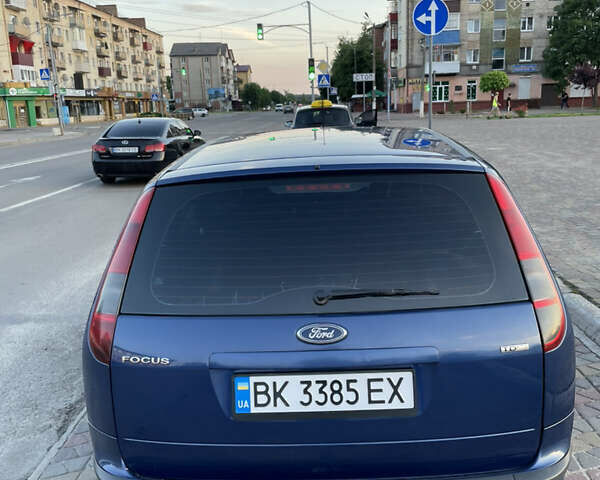 Синий Форд Фокус, объемом двигателя 1.56 л и пробегом 240 тыс. км за 3750 $, фото 5 на Automoto.ua