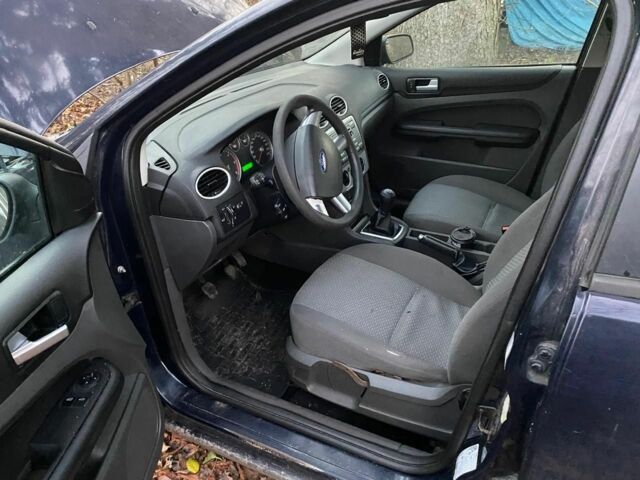 Синий Форд Фокус, объемом двигателя 2 л и пробегом 404 тыс. км за 2963 $, фото 1 на Automoto.ua