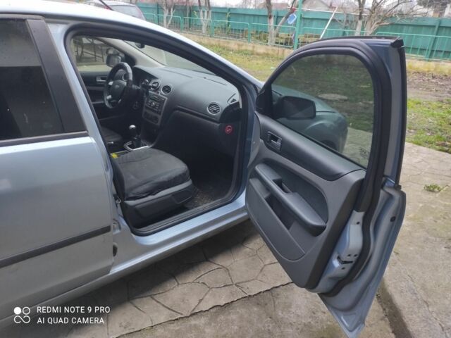 Синий Форд Фокус, объемом двигателя 1.8 л и пробегом 258 тыс. км за 3600 $, фото 4 на Automoto.ua