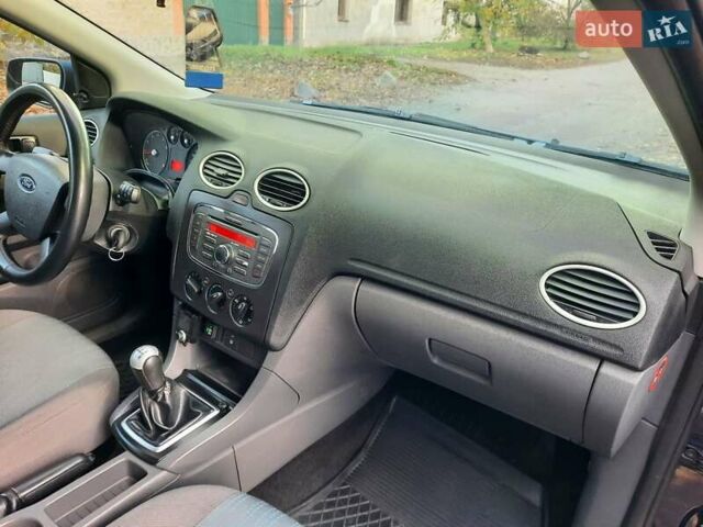 Синий Форд Фокус, объемом двигателя 1.6 л и пробегом 360 тыс. км за 4550 $, фото 28 на Automoto.ua