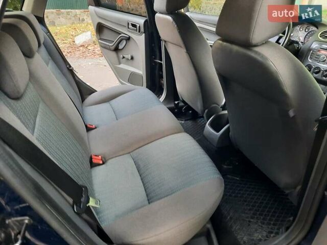 Синий Форд Фокус, объемом двигателя 1.6 л и пробегом 360 тыс. км за 4550 $, фото 69 на Automoto.ua