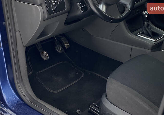 Синий Форд Фокус, объемом двигателя 1.6 л и пробегом 231 тыс. км за 5250 $, фото 33 на Automoto.ua