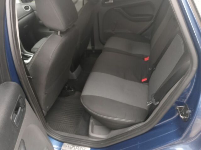 Синий Форд Фокус, объемом двигателя 1.8 л и пробегом 320 тыс. км за 4500 $, фото 2 на Automoto.ua