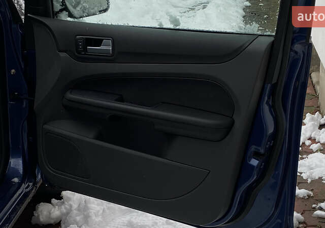 Синий Форд Фокус, объемом двигателя 1.6 л и пробегом 231 тыс. км за 5250 $, фото 47 на Automoto.ua